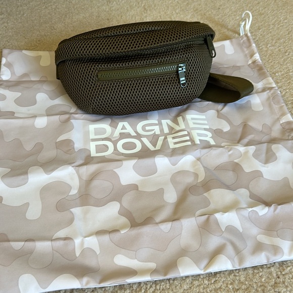 NWOT Dagne Dover Ace Fanny Pack in Dark Moss Air Mesh - Picture 5 of 6